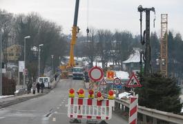 Neubau der Innbrücke in Marktl (1) Baukranmontage 