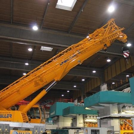 "Hallenzauber" mit 200 t Kran