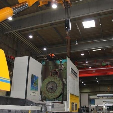 "Hallenzauber" mit 200 t Kran