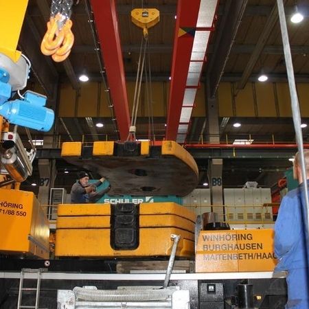 "Hallenzauber" mit 200 t Kran