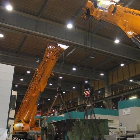 "Hallenzauber" mit 200 t Kran