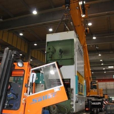 "Hallenzauber" mit 200 t Kran