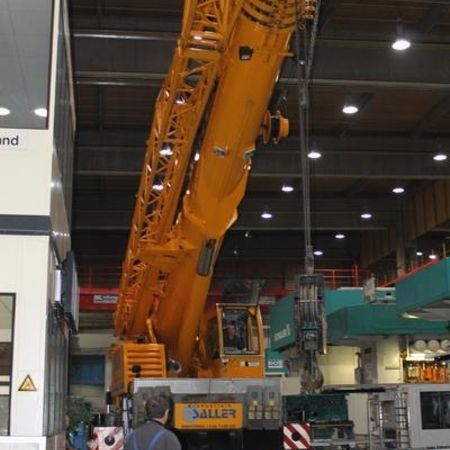 "Hallenzauber" mit 200 t Kran