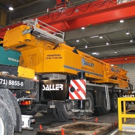 "Hallenzauber" mit 200 t Kran