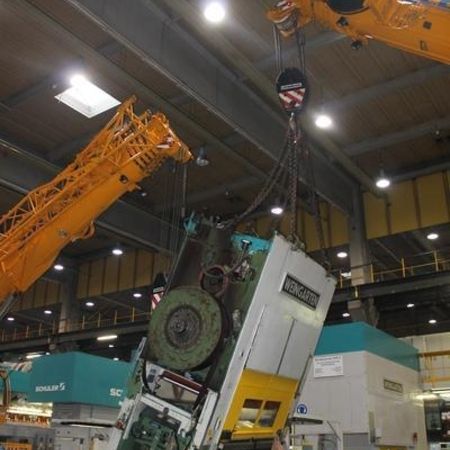 "Hallenzauber" mit 200 t Kran