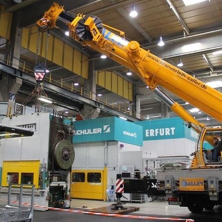 "Hallenzauber" mit 200 t Kran