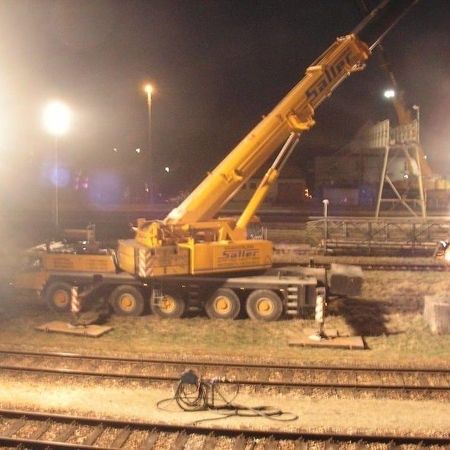Abriss der Fußgängerbrücke in Garching